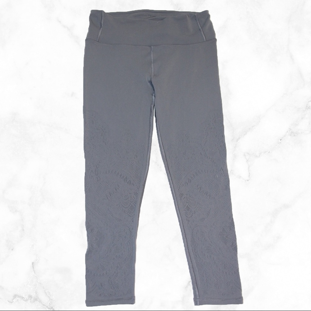 Never worn Lululemon Lace Leggings